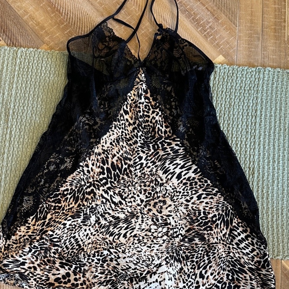 Chic Black Lace and Leopard Print Chemise